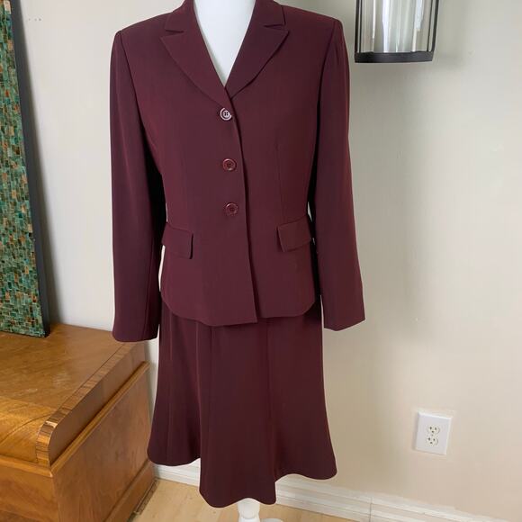 Anne Klein Petite Sz 10P 2-Piece Skirt Suit / Blazer Jacket Burgundy Minimalist - Picture 9 of 10
